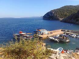 Zora Holiday Home