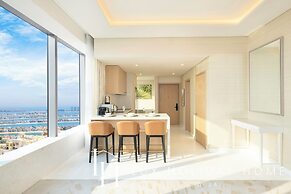 LUX Iconic Views at Palm Tower Suite 1