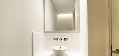 LUX Iconic Views at Palm Tower Suite 1