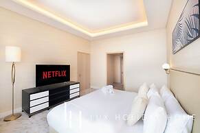 LUX Iconic Views at Palm Tower Suite 1