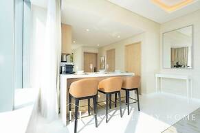 LUX Iconic Views at Palm Tower Suite 1