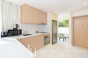 LUX Iconic Views at Palm Tower Suite 1