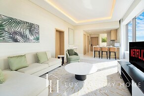 LUX Iconic Views at Palm Tower Suite 2