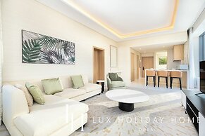 LUX Iconic Views at Palm Tower Suite 2