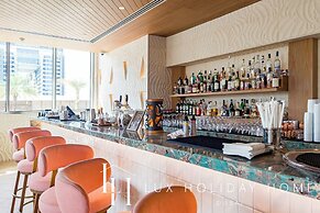 LUX Iconic Views at Palm Tower Suite 2