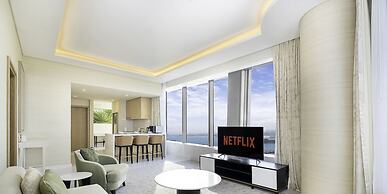 LUX Iconic Views at Palm Tower Suite 2