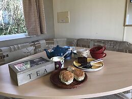 Cosy, Quiet Static Caravan, Mawgan Porth, St Eval
