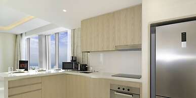 LUX Iconic Views at Palm Tower Suite 3