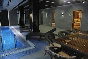 UNIQUE Airport Hotel