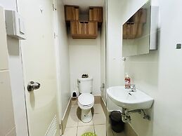 Bright Studio Sleeps 3 With Parking and City View