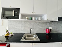 Bright Studio Sleeps 3 With Parking and City View