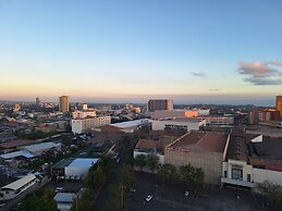 Bright Studio Sleeps 3 With Parking and City View