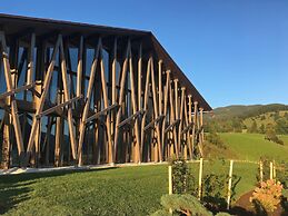 Lartor Resort