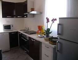 Marina - 50m From the Beach - A2