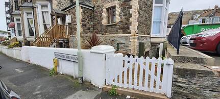 Cosy Apartment Close to Tunnels Beaches