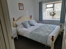 Cosy Apartment Close to Tunnels Beaches