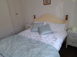 Cosy Apartment Close to Tunnels Beaches