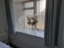Cosy Apartment Close to Tunnels Beaches