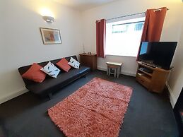 Cosy Apartment Close to Tunnels Beaches