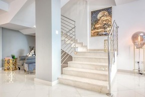 Luxurious 4 Bedroom Duplex Villa Apartment Near JBR