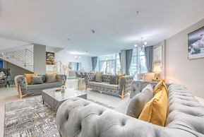 Luxurious 4 Bedroom Duplex Villa Apartment Near JBR
