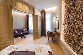 Paleo Suites