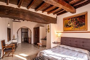 HOTEL TREVI