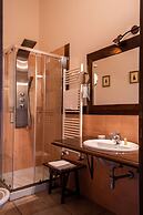 HOTEL TREVI