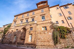 HOTEL TREVI