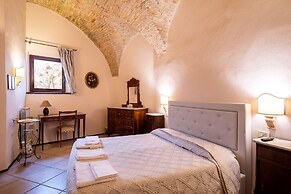 HOTEL TREVI