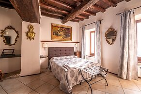 HOTEL TREVI