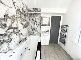 Osborne Luxury Hot Tub and Jacuzzi Suites