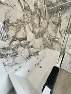 Osborne Luxury Hot Tub and Jacuzzi Suites