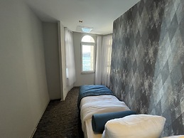 Weingart Seaside Hotel