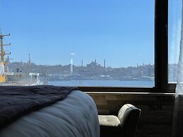 Weingart Seaside Hotel