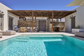 Ios Grand Pool Suites