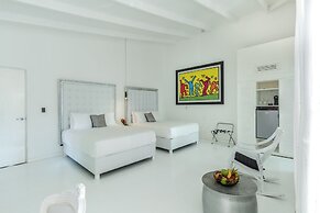 Gigi Brown Beachfront Santa Teresa