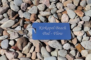Kirkapol Pod Sleeps 2 With Ocean Views