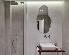 Acropolis White Key Residence