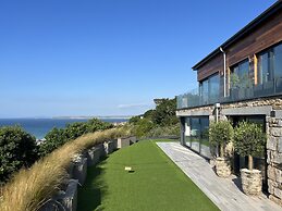 Uno - St Ives