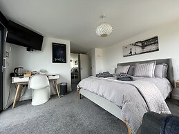 Uno - St Ives