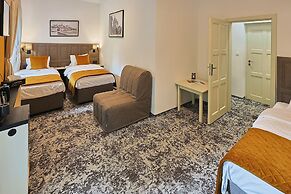 Hotel Týnec