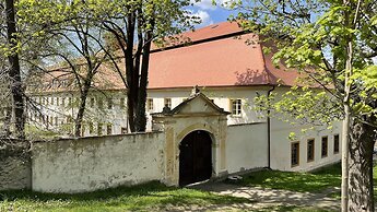 Hotel Týnec
