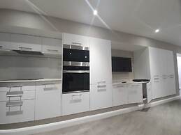 2 Bed Hollywood Movie Themed Apt
