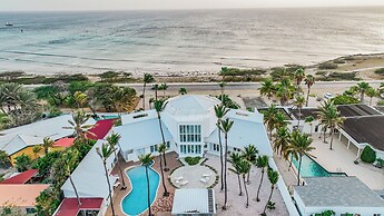 Ocean Front 7-bedroom 7-bath Sunset Views Malmok!