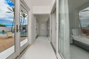 Ocean Front 7-bedroom 7-bath Sunset Views Malmok!