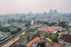 Fancy And Nice Studio Room At Menteng Park Apartment