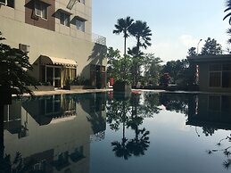 Cozy 2Br At Pinewood Apartment Jatinangor