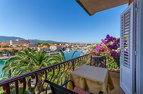 Apartments and Rooms Darinka