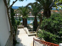 Apartments and Rooms Darinka